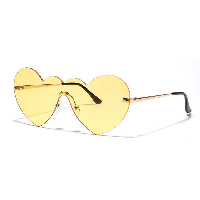 Ladies extravagant heart sunglasses with protective lenses Bowlift
