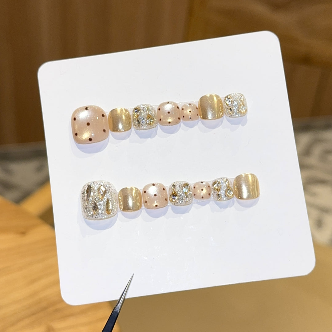 Glittering Nail Tips Bowlift