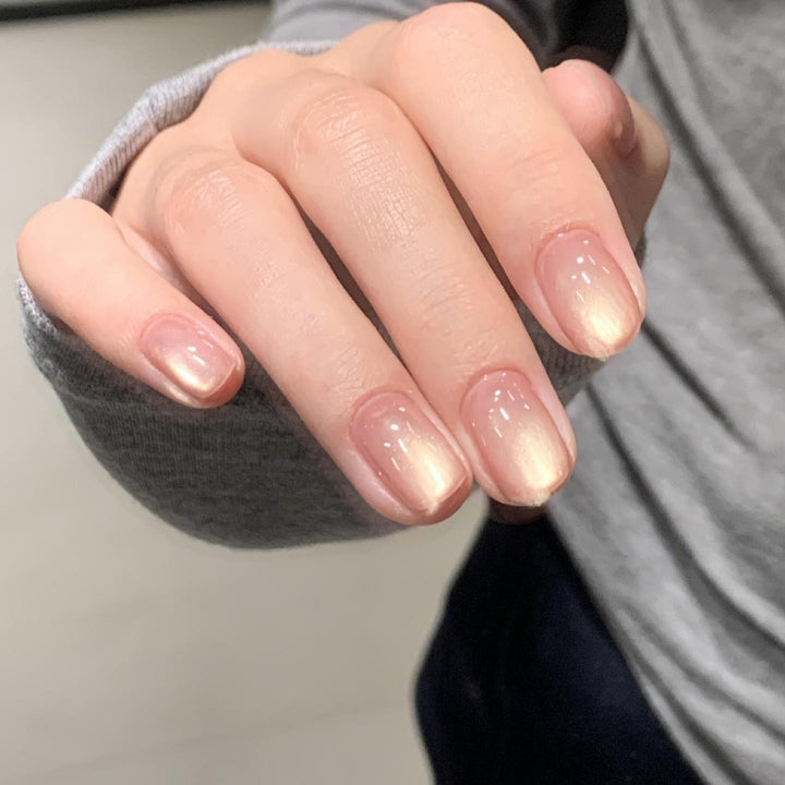 Shiny artificial nails with natural effect Bowlift