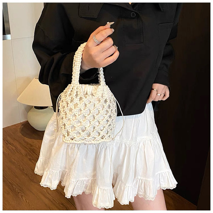 Fashionable handbag made of braided material Bowlift