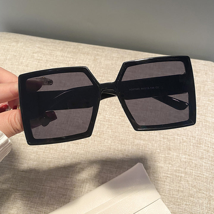 Women's square sunglasses with a sturdy frame and stylish design Bowlift