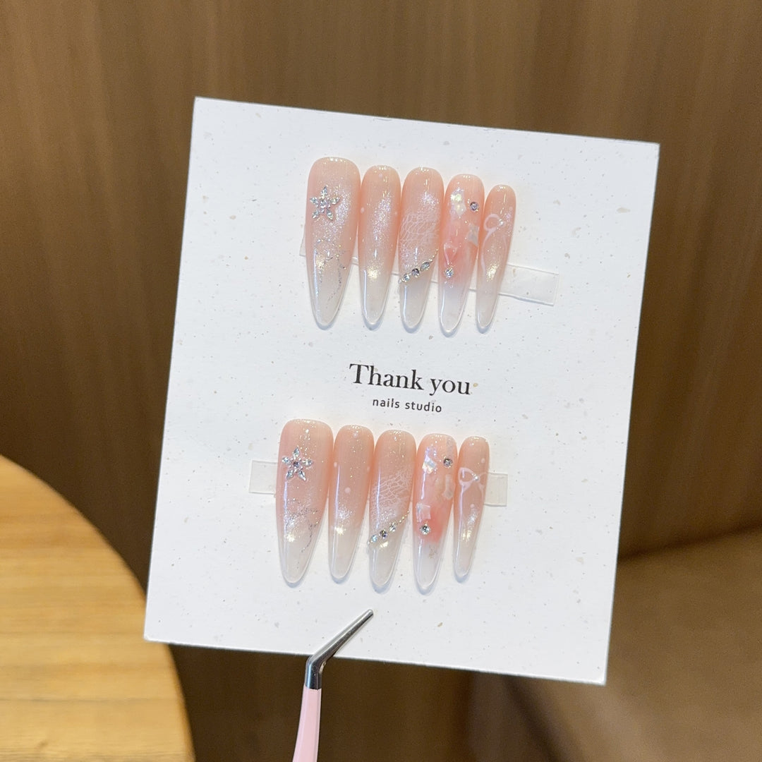 Artificial nails with filigree design and glitter accents Bowlift