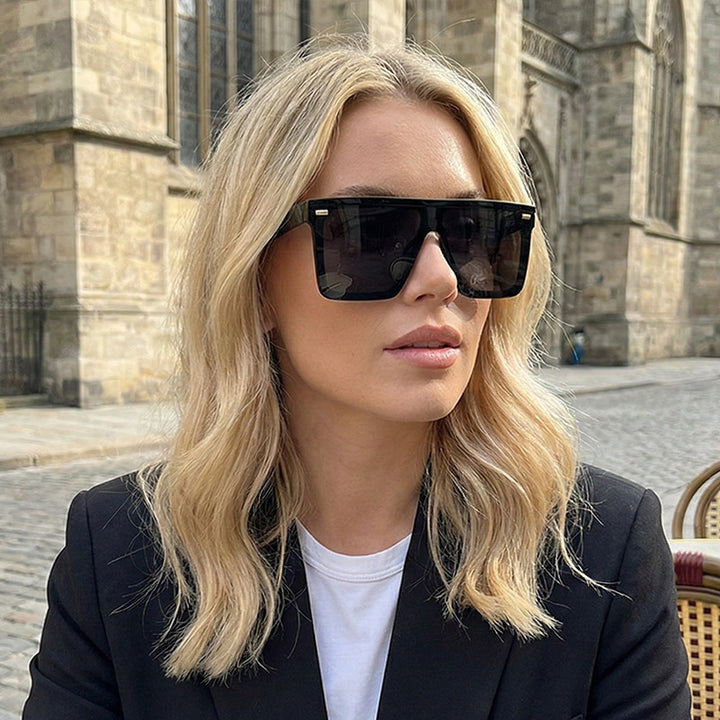 Women's Sporty Oversized Sunglasses with Modern Frame Bowlift