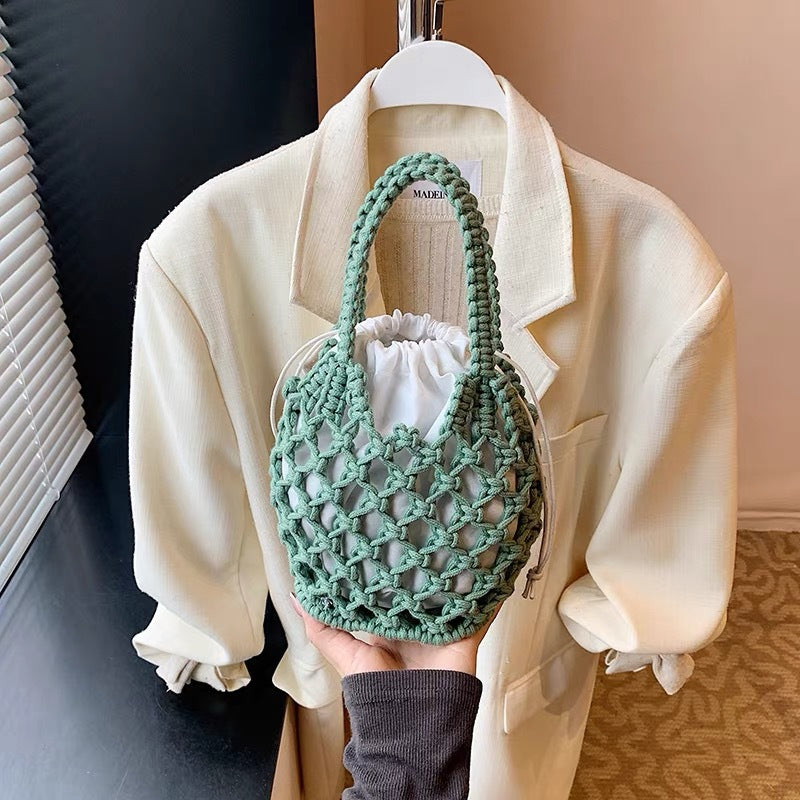 Fashionable handbag made of braided material Bowlift
