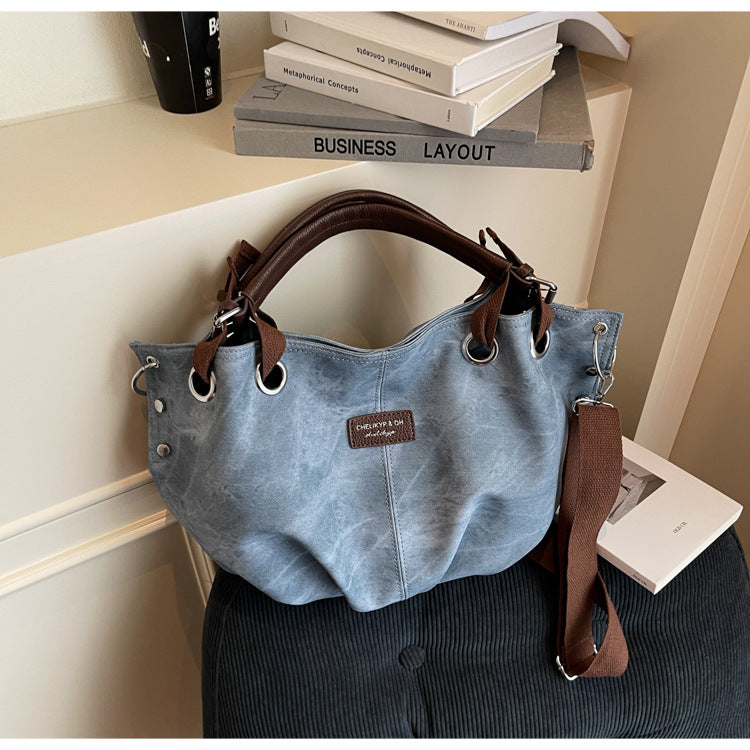 Everyday handbag with innovative carrying system Bowlift