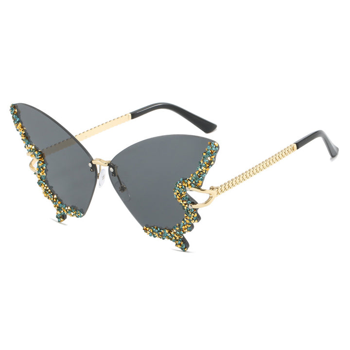 Ladies extravagant Cats Eye sunglasses with sparkling accents Bowlift