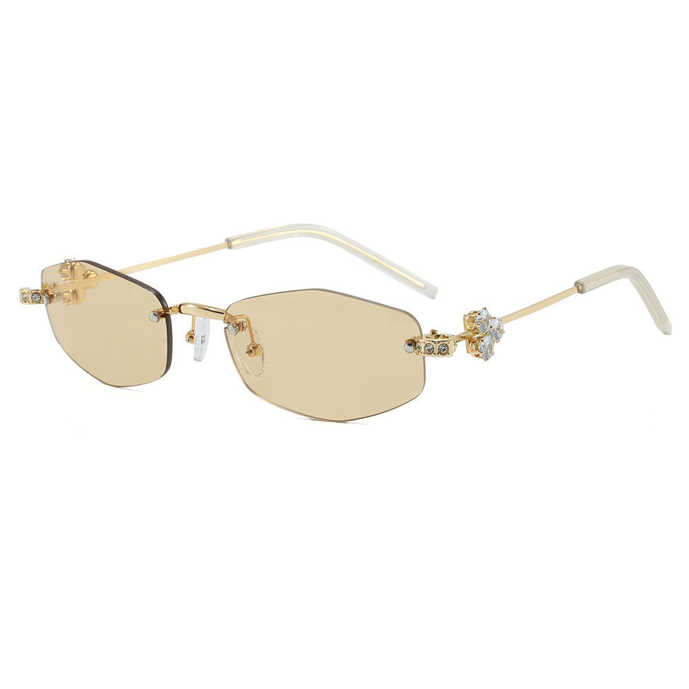 Fashionable Sunglasses in Elegant Rectangular Design with Floral Details Bowlift