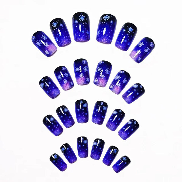 Artificial nails with shimmering winter design Bowlift