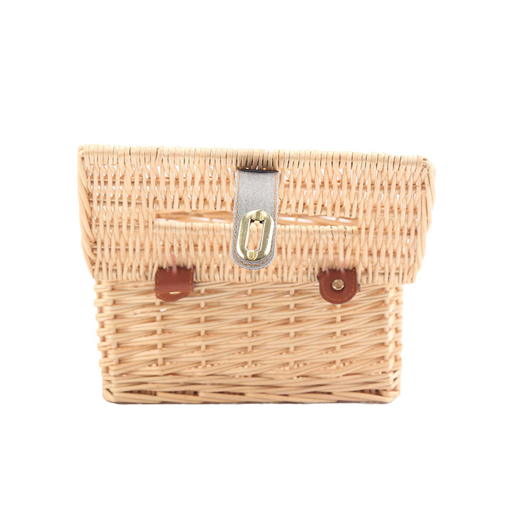 Basket with practical folding mechanism and leather details