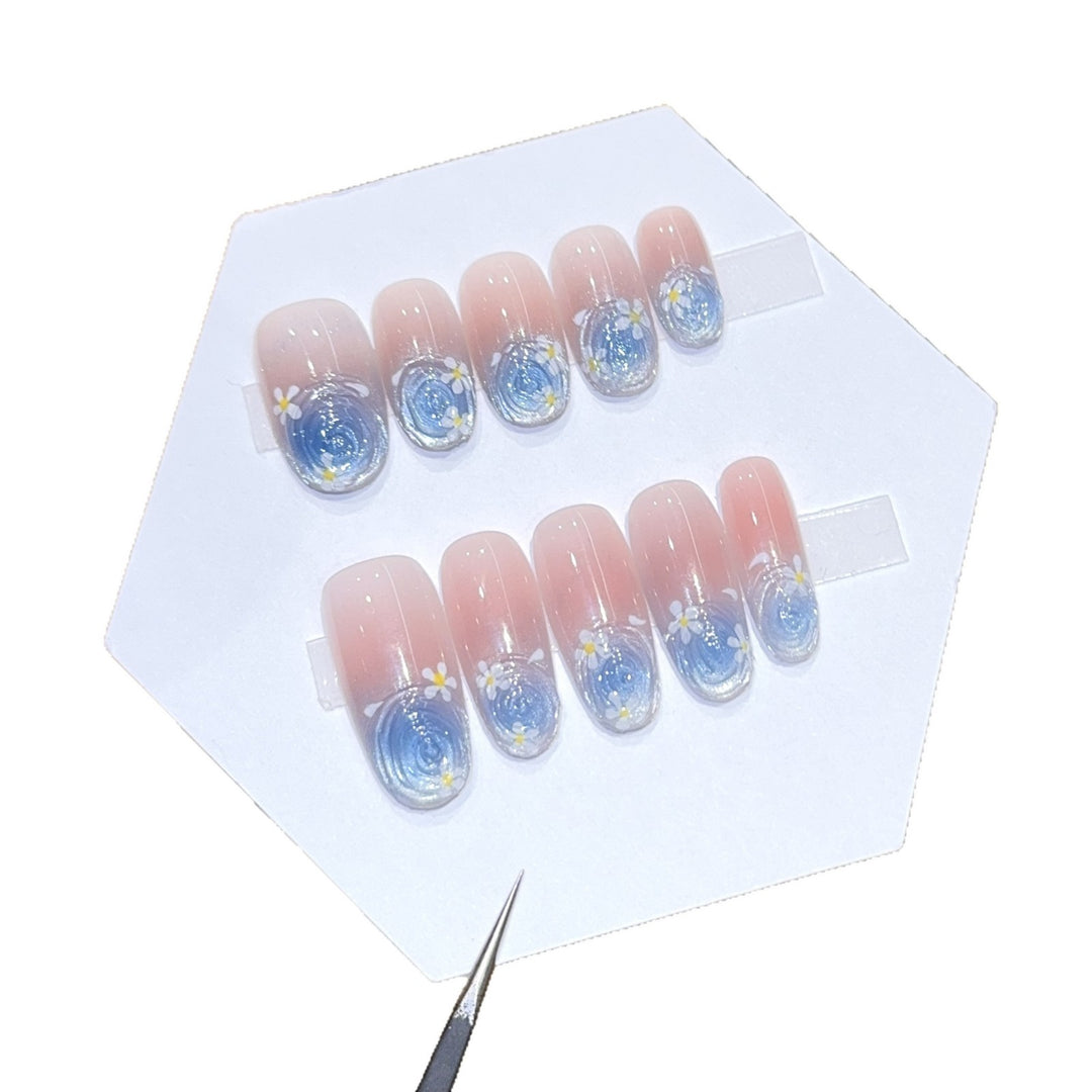 Glamorous Artificial Nails with Floral Design Bowlift