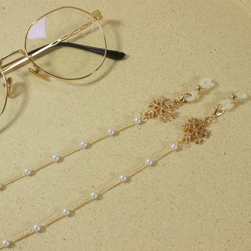 Elegant glasses holder chain with pearls and snowflake pendant Bowlift