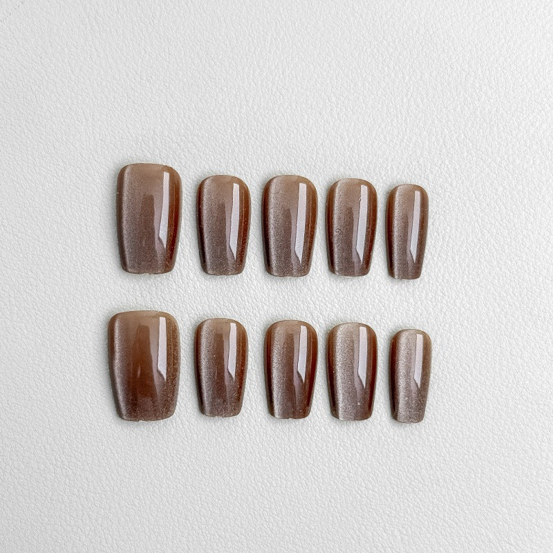 Elegant artificial nails with gentle ombre finish Bowlift