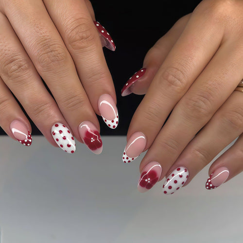 Playful retro style artificial nails Bowlift