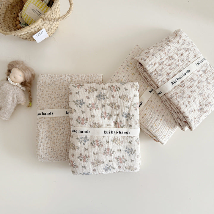 Unisex Cozy Muslin Blanket with Delicate Flower Pattern Bowlift