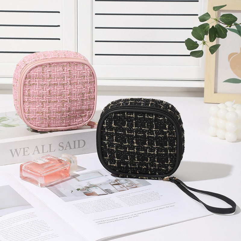 Elegant cosmetic bag with high-quality structure Bowlift
