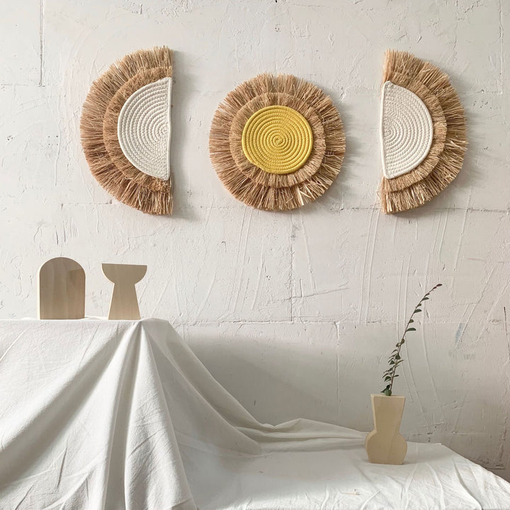 Decorative wall decoration with synthetic fiber and wooden beads Bowlift