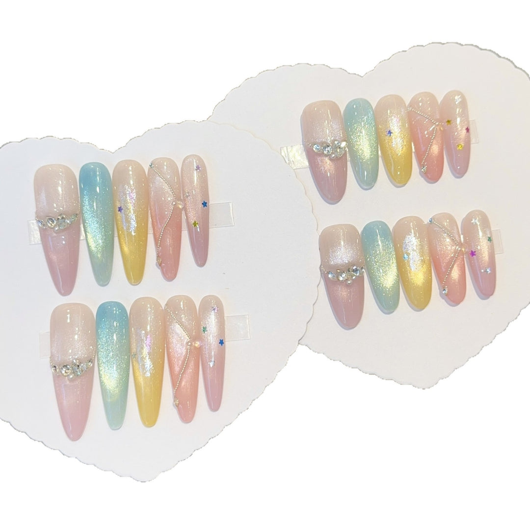 Artificial nails with shimmering effects and sparkling rhinestone details Bowlift