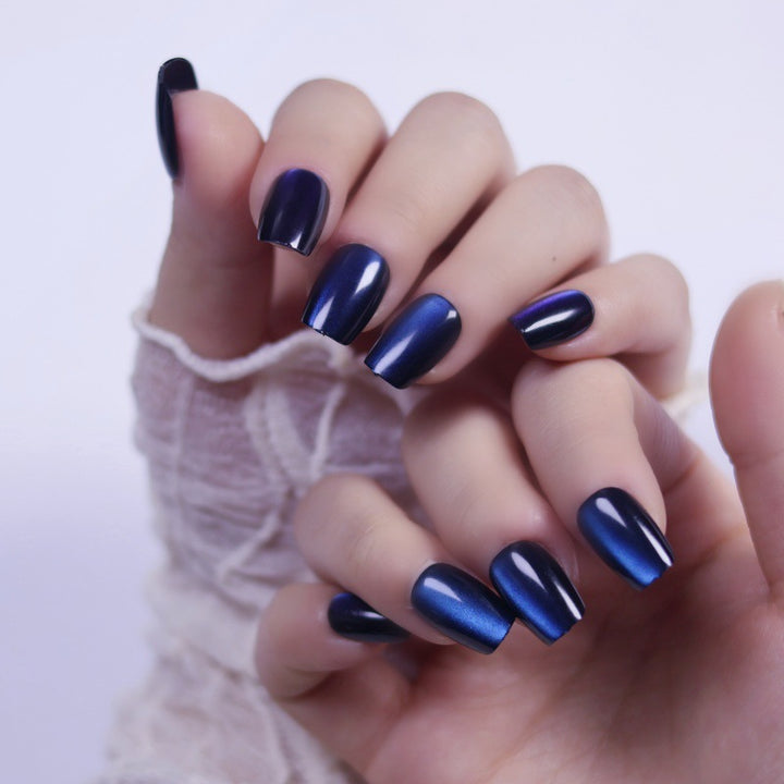 Artificial nails with elegant ombré effect Bowlift