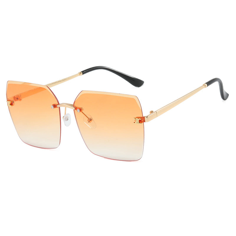 Women's square sunglasses in modern design with delicate metal frame Bowlift