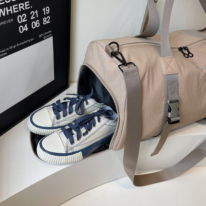 Sporty travel bag with versatile carrying options Bowlift