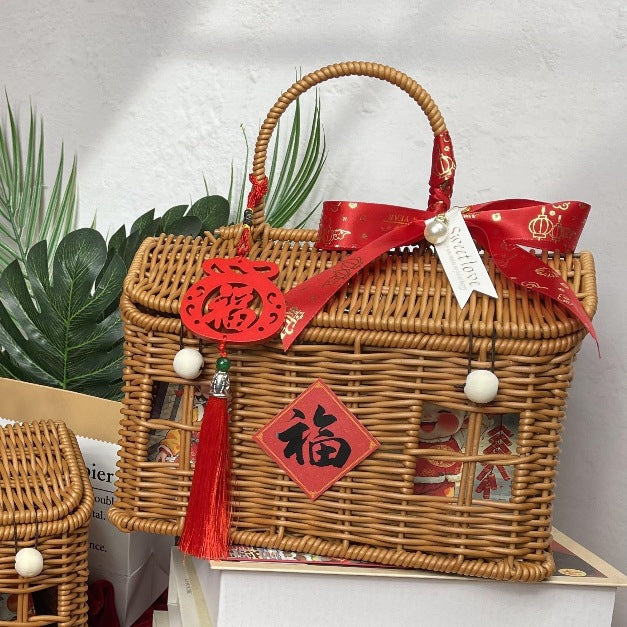 Women's stylish braided basket with rounded roof Bowlift
