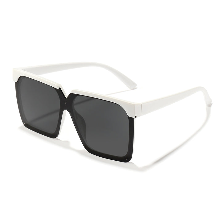 Women extravagantly designed sunglasses Bowlift