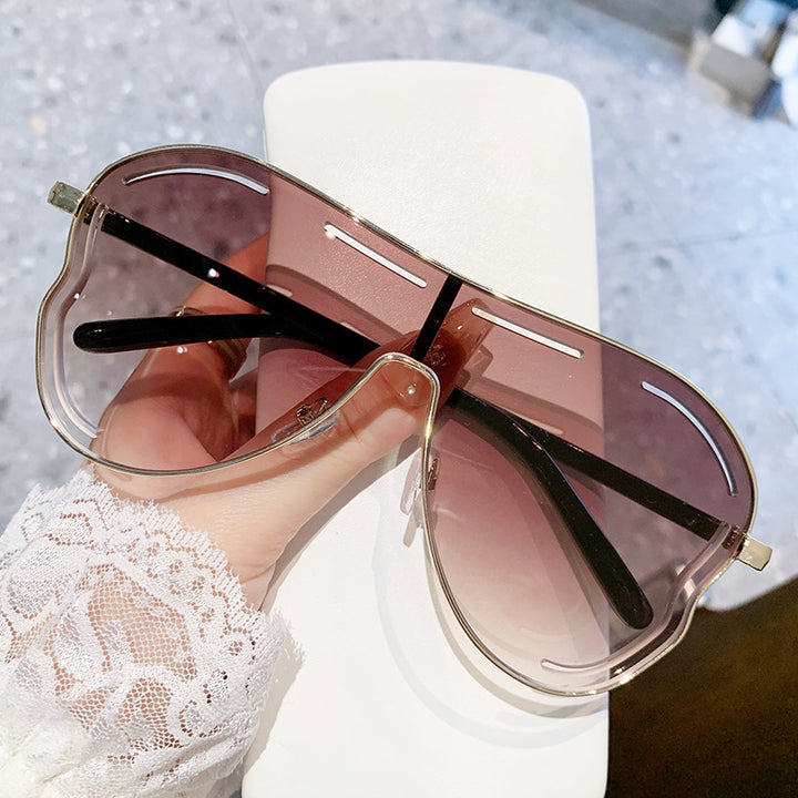 Women’s Sporty Oversized Sunglasses in Unique Design Bowlift