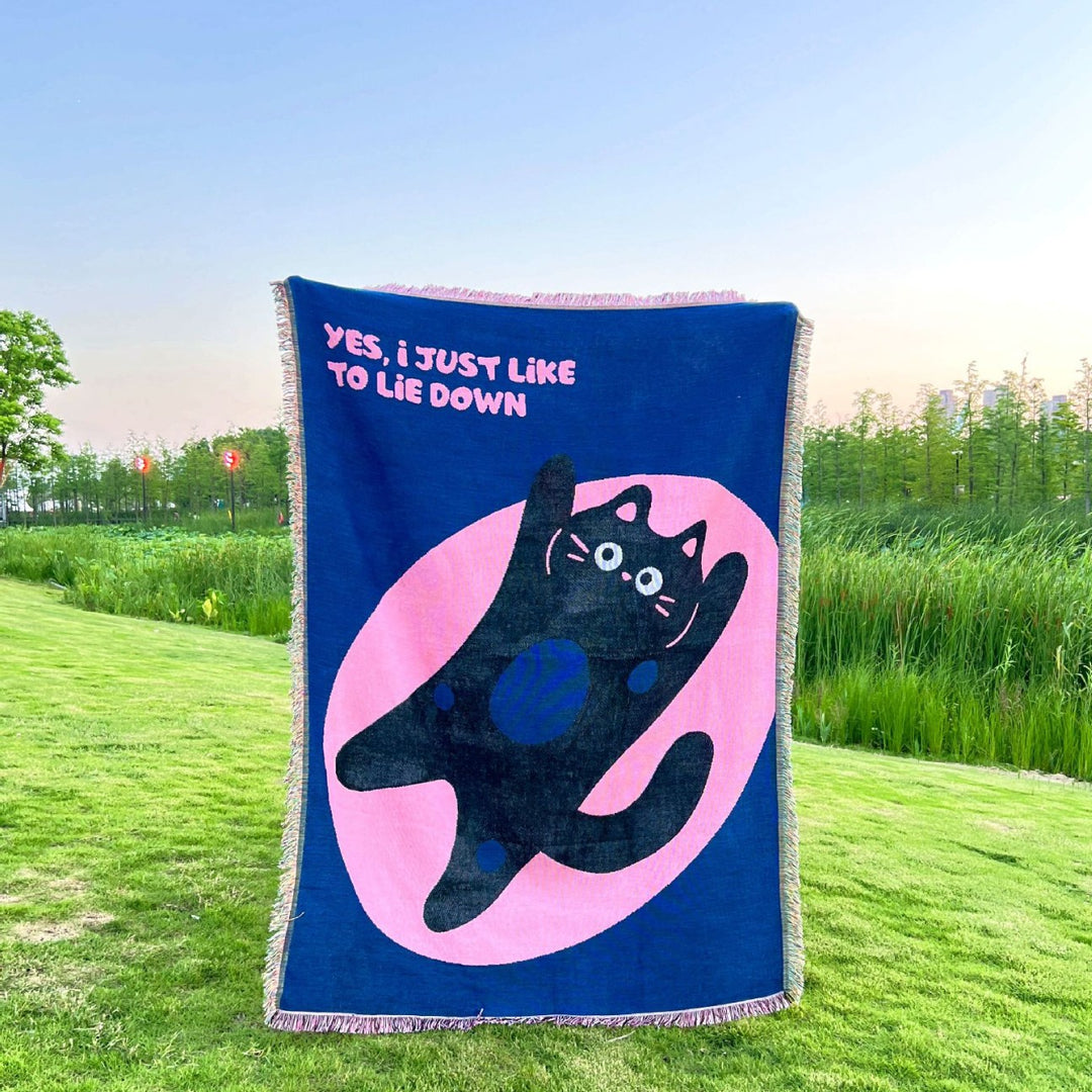 Artistic Cat-Themed Woven Blanket