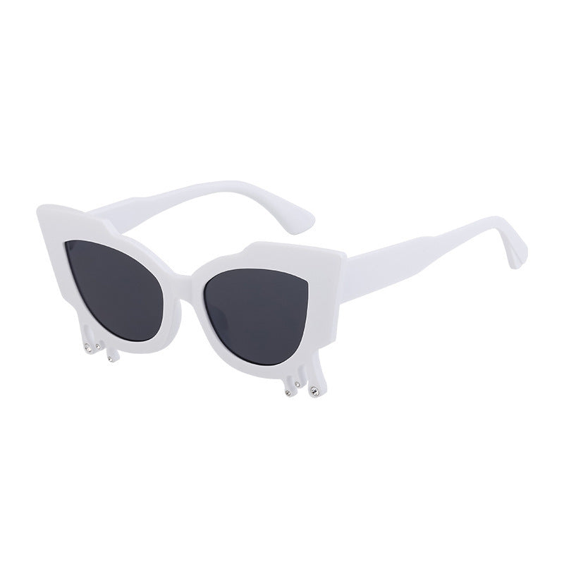 Women Exclusive Cat Eyes Sunglasses with Artistic Details Bowlift