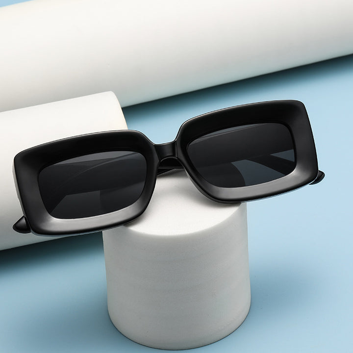 Women trendy square sunglasses with elegant plastic frame Bowlift