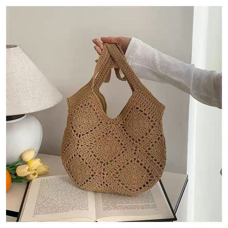 Hand-crocheted Bag Bowlift