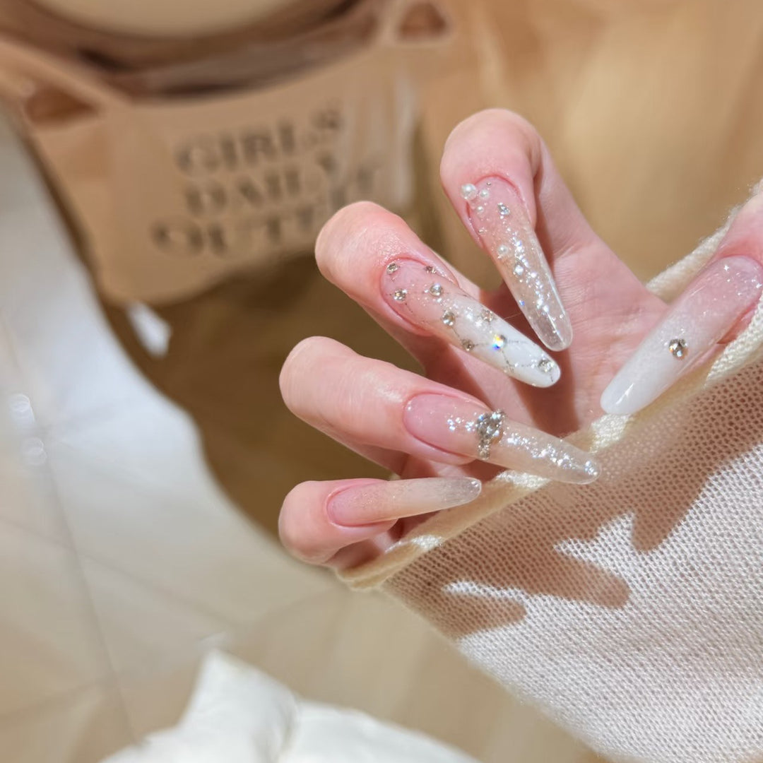 Artificial nails with elegant ombre effect Bowlift