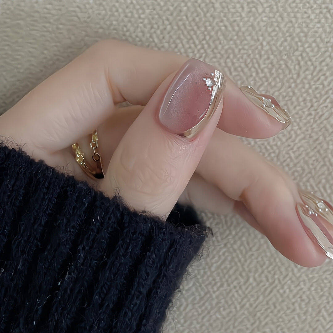 Elegant Press-On Nail Art Extensions Bowlift