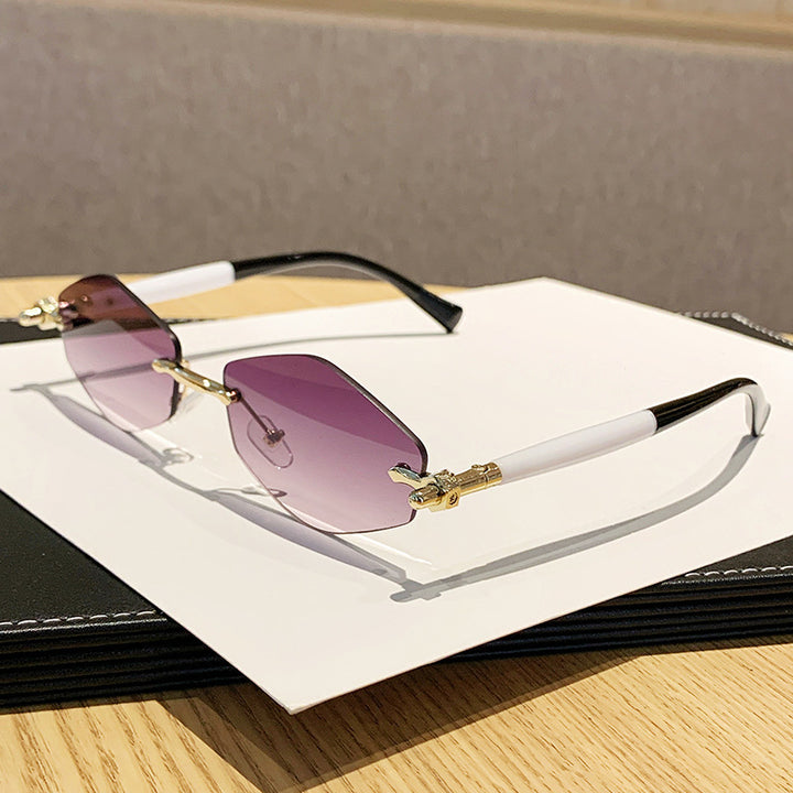 Women's futuristic sunglasses with oversized rectangular frame Bowlift