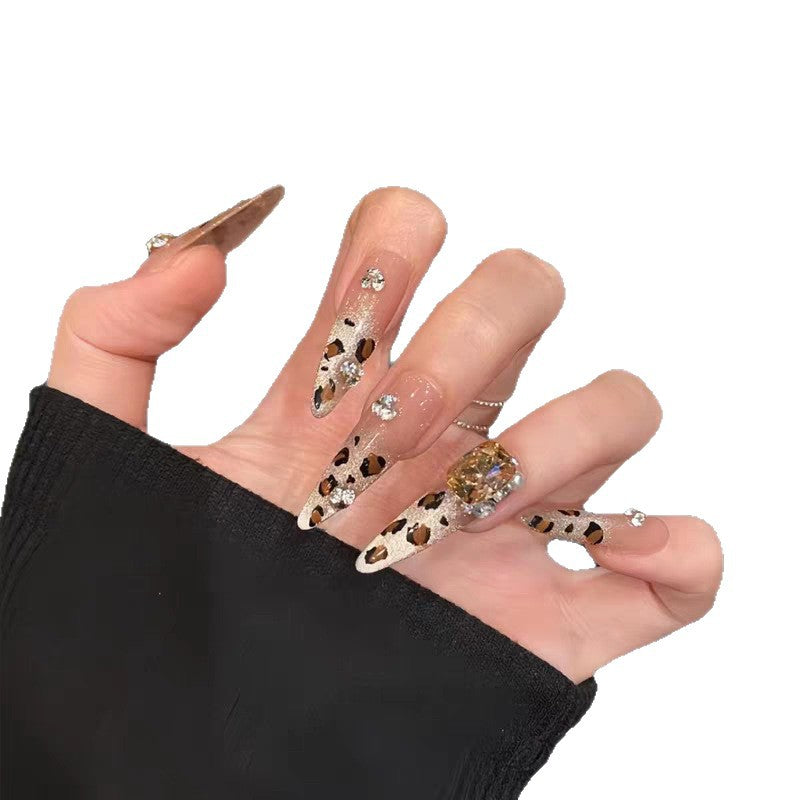 Artificial nails with glamorous glitter accents and leopard print Bowlift