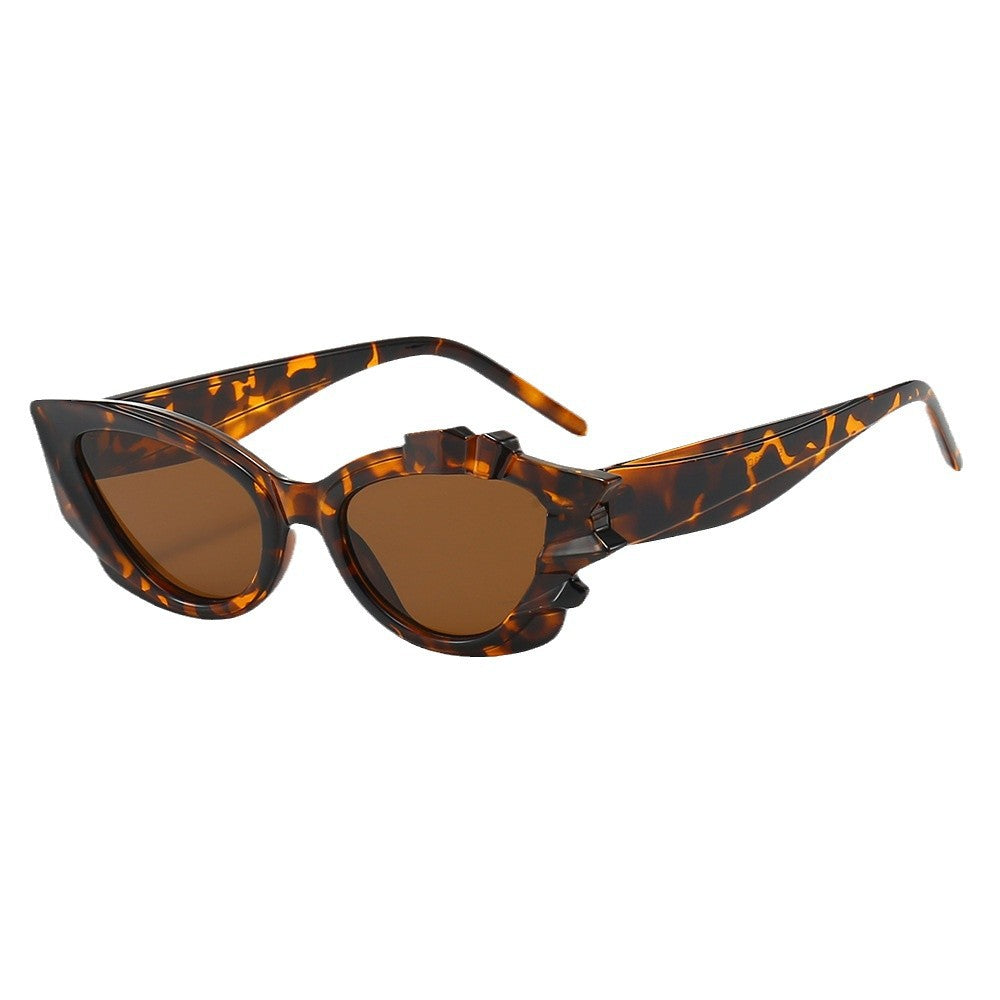 Ladies Cat-Eye Sunglasses with Eye-Catching Flower Frame Bowlift