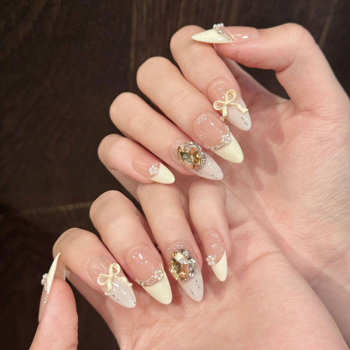 Decorative Rhinestone Press-On Nail Set Bowlift