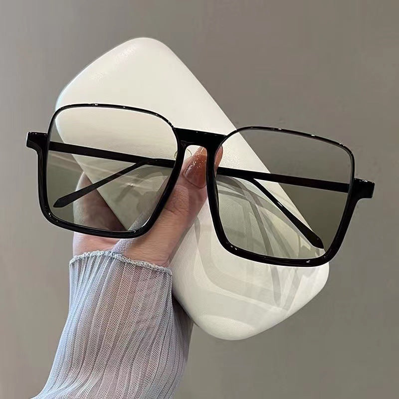 Trendy Over-Sized Glasses Frame Bowlift
