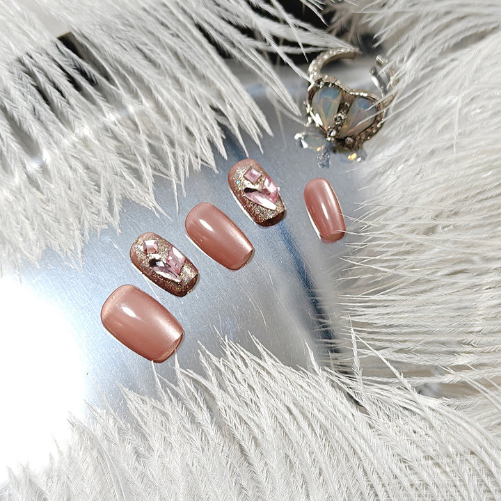 Glamorous artificial nails with sparkling 3D applications Bowlift