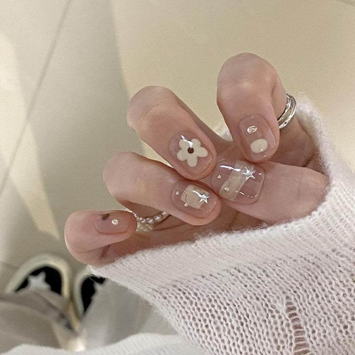 Artificial nails with elegant floral designs Bowlift