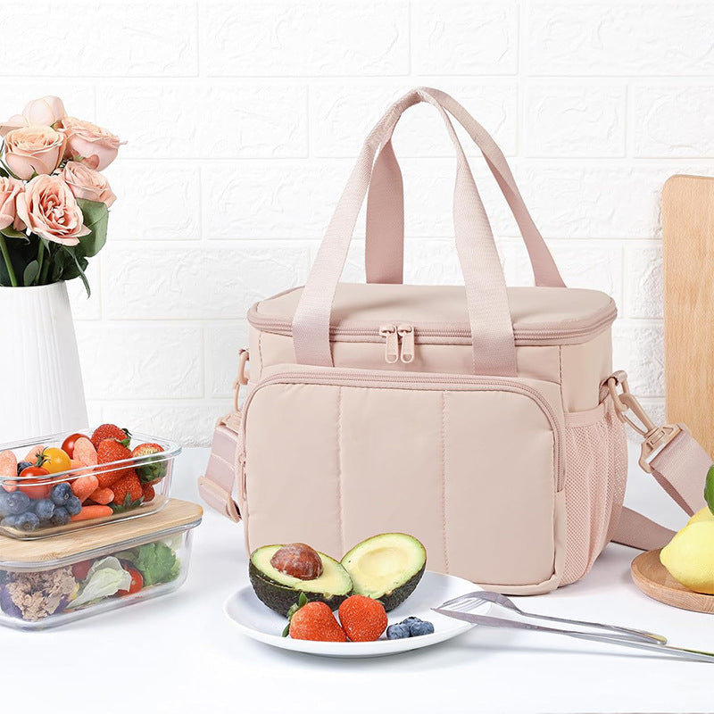 Insulated and Practical Picnic Bag Bowlift
