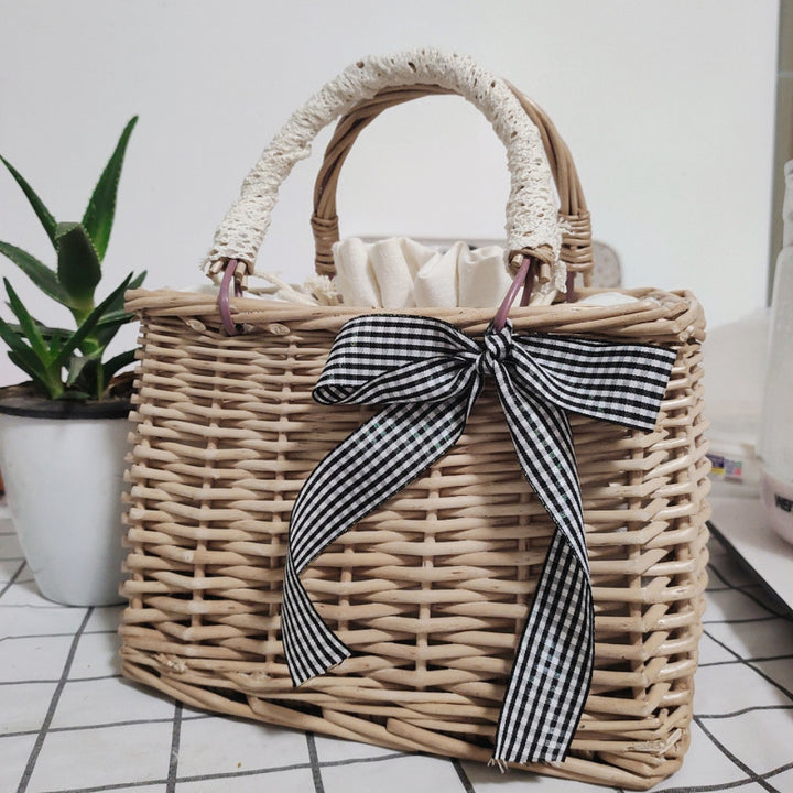 Women’s handbag with pearl chain Bowlift