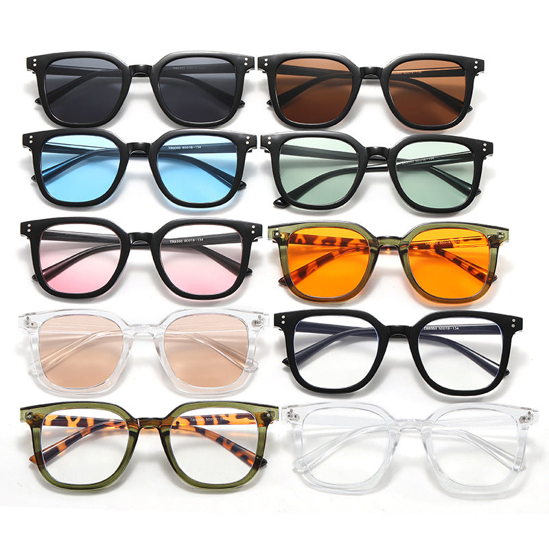 Ladies square designer glasses with thick frame and elegant profile Bowlift