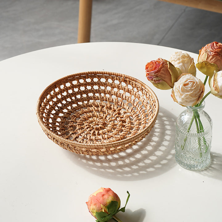 Ladies' round basket made of handwoven natural material Bowlift