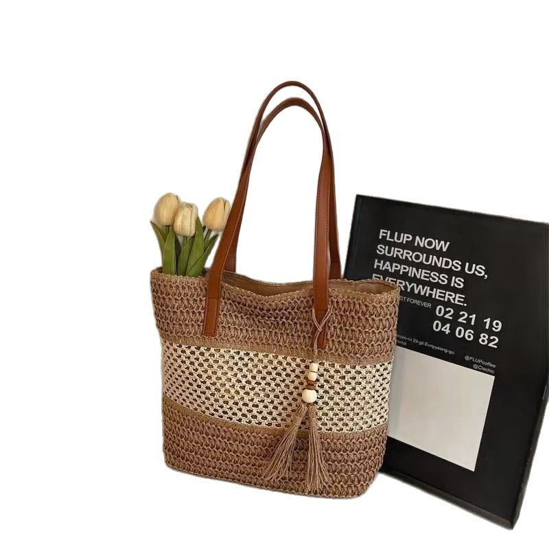 Elegant and Versatile Beach Bag Bowlift