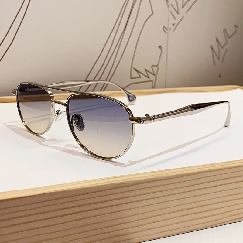 Ladies fashionable pilot sunglasses with elegant gold frame Bowlift