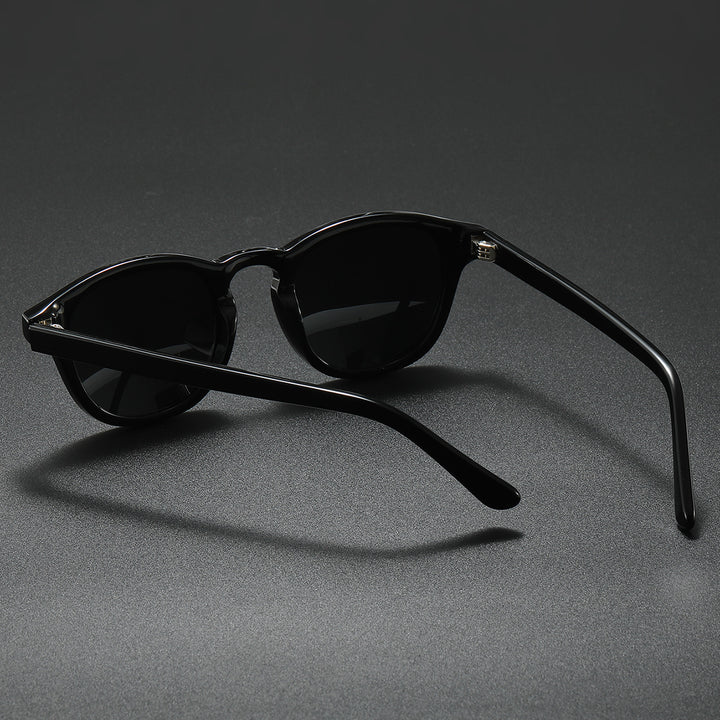 Women’s fashionable sunglasses in contemporary tortoiseshell design Bowlift