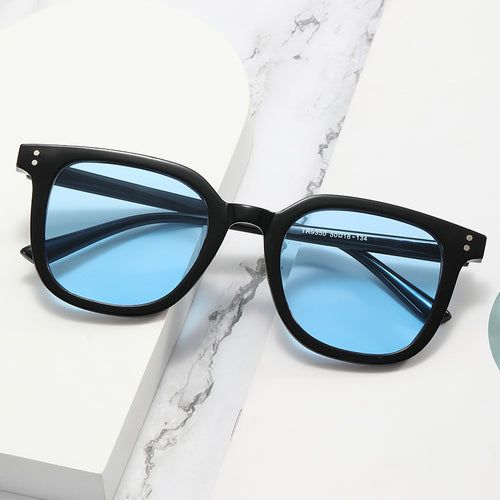 Ladies square designer glasses with thick frame and elegant profile Bowlift