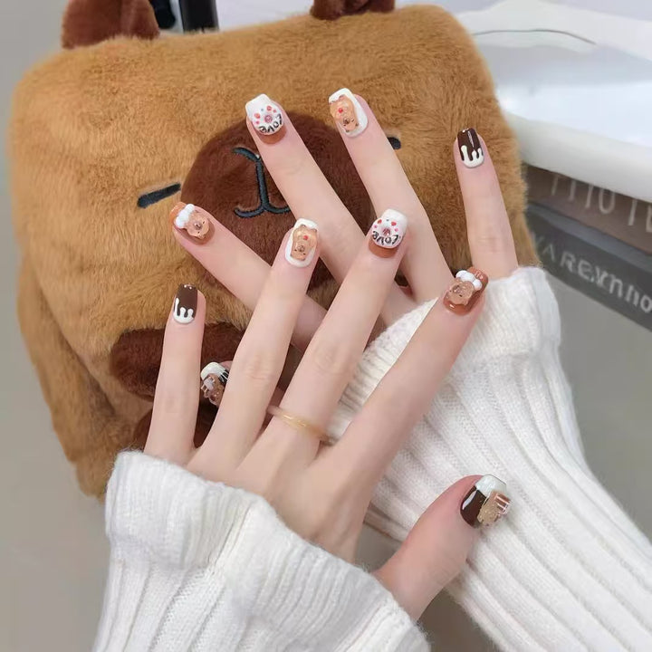 Playful art fake nails with animal motifs Bowlift