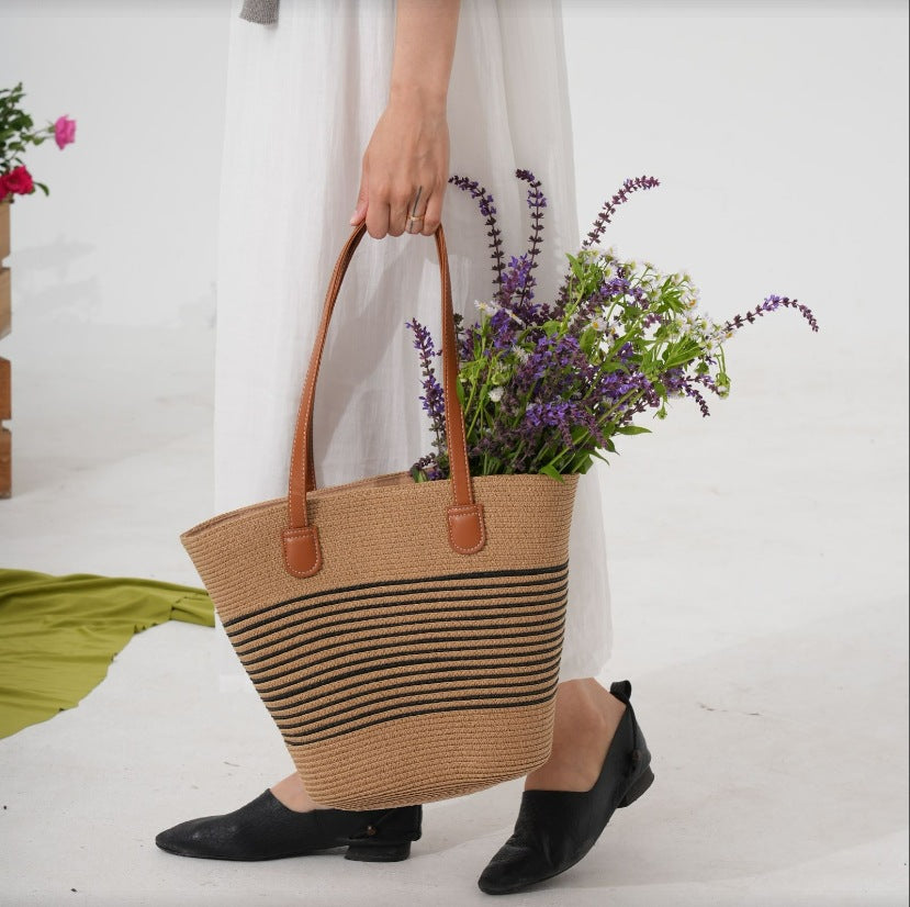 Elegant Bast bag with structured leather handles Bowlift